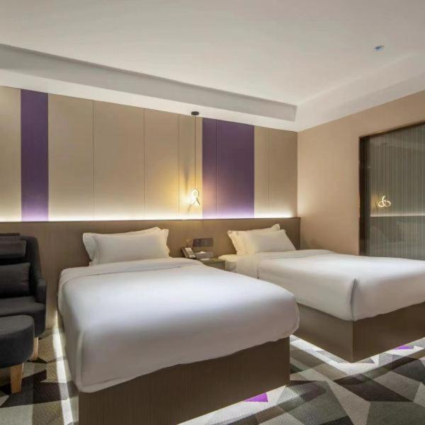 Postel nebo postele na pokoji v ubytování Shenzhen Jincheng Hotel