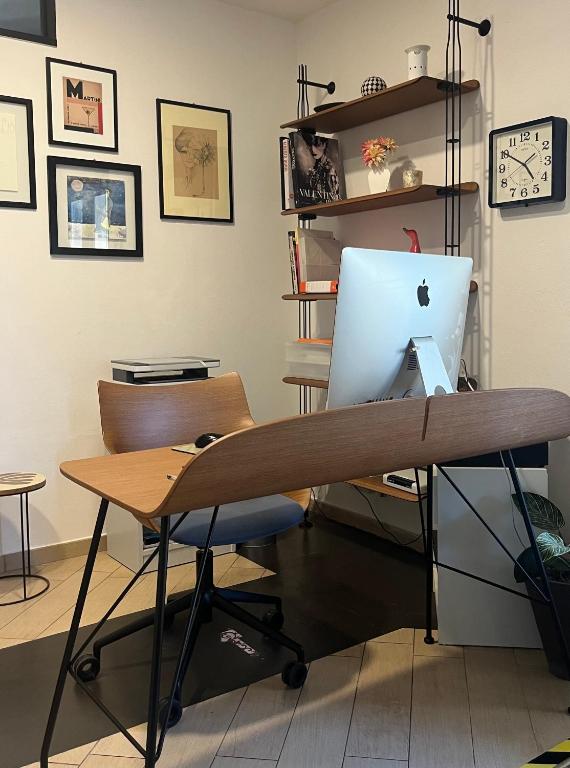 an office with a desk with a computer on it at MIIO HOTEL in San Vincenzo