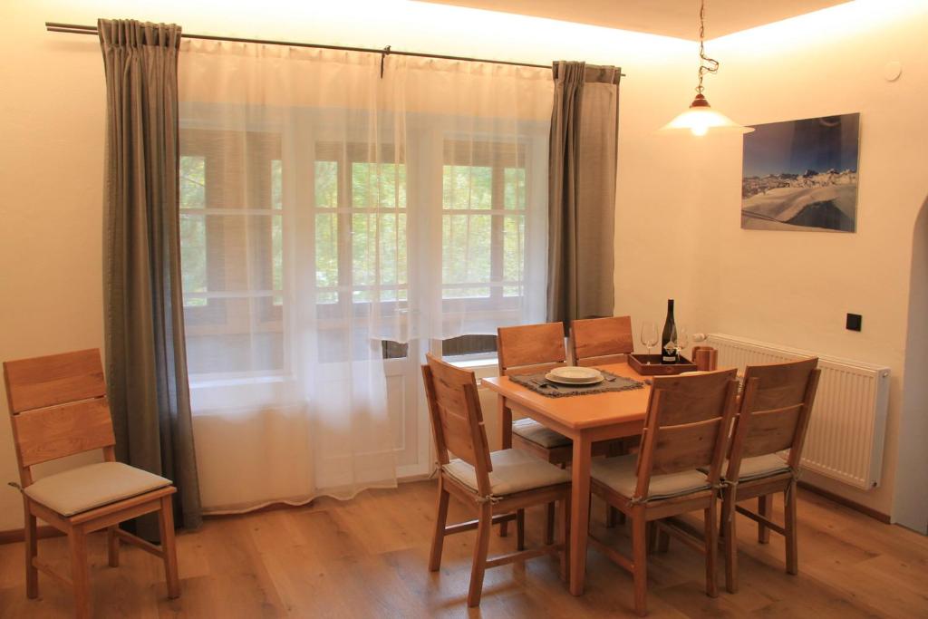 TV a/nebo společenská místnost v ubytování Apartments Gamsfeld