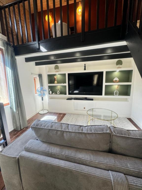 TV a/nebo společenská místnost v ubytování La Maisonnette