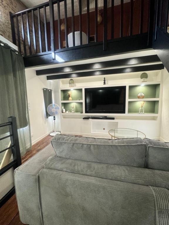 TV a/nebo společenská místnost v ubytování La Maisonnette