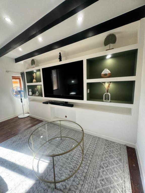 TV a/nebo společenská místnost v ubytování La Maisonnette