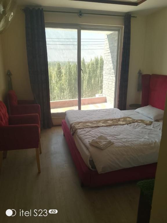 Mount View Hotel Skardu客房内的一张或多张床位