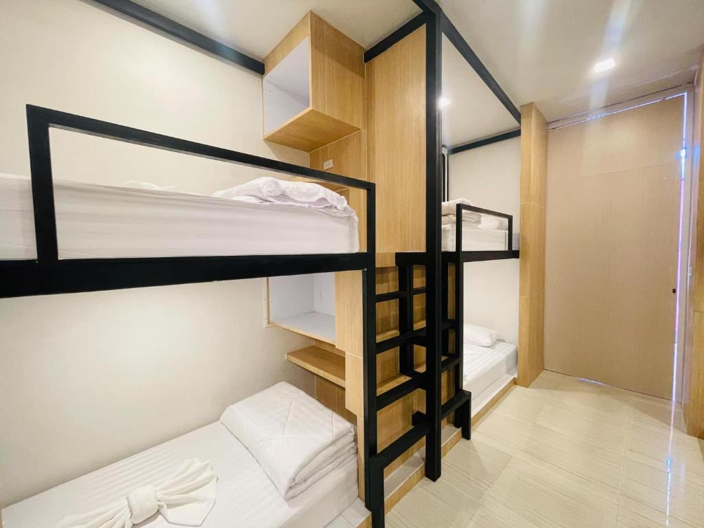 Lamoon Villa - Family Room With Shared Bathroom