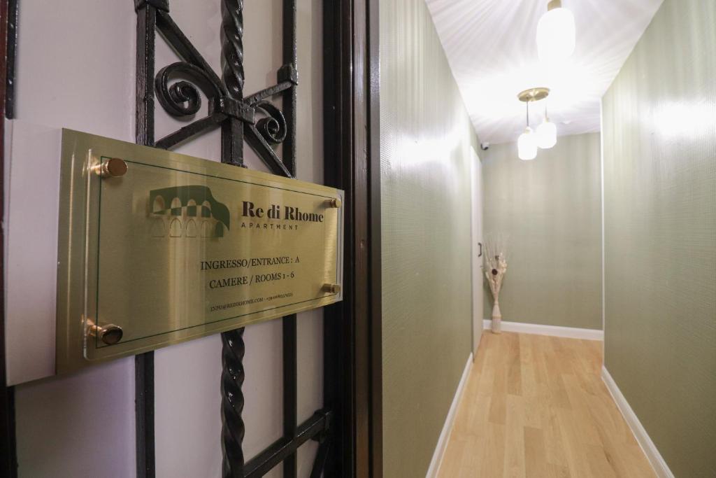 Certifikát, hodnocení, plakát nebo jiný dokument vystavený v ubytování Re Di Rhome Guest House