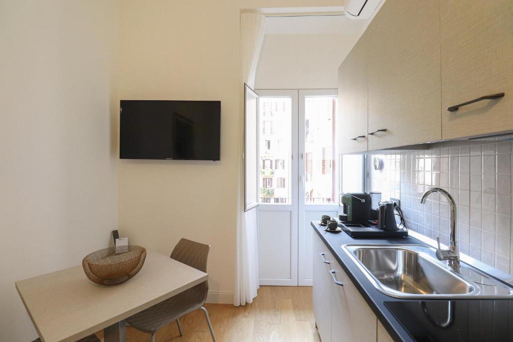 Kuchyň nebo kuchyňský kout v ubytování Re Di Rhome Guest House