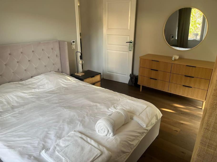 Postel nebo postele na pokoji v ubytování Peacefull Oasis in Helsingborg