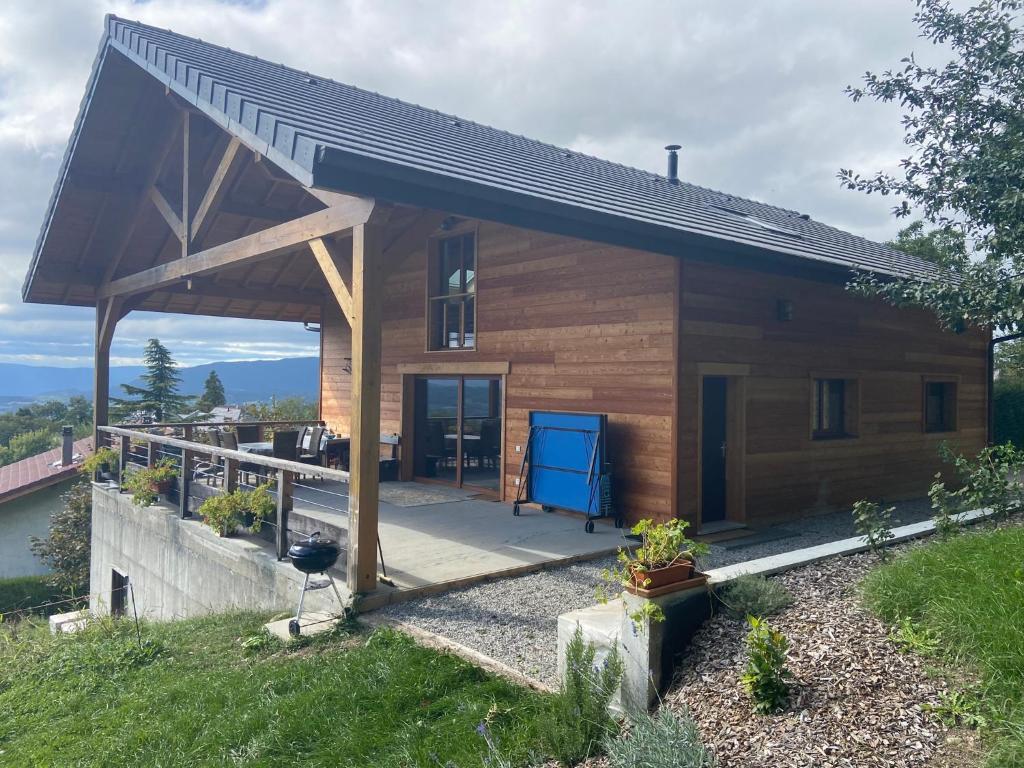 Photo de la galerie de l'établissement Chalet spacieux entre lacs et montagnes, à Copponex