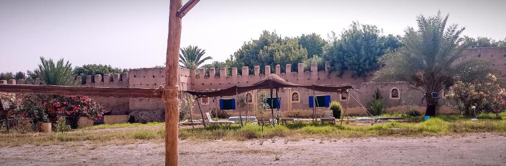 Foto dalla galleria di BIVOUAC Sous Les Palmiers Bleus a Ouijjane