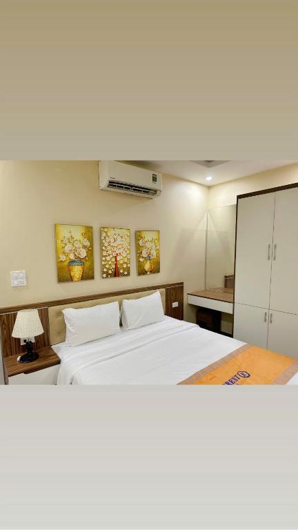 Postel nebo postele na pokoji v ubytování EVEREST HOTEL
