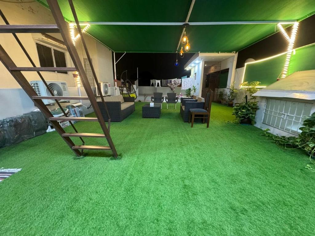 Elegant Penthouse Rooms Gulistan E Joher Blk 14