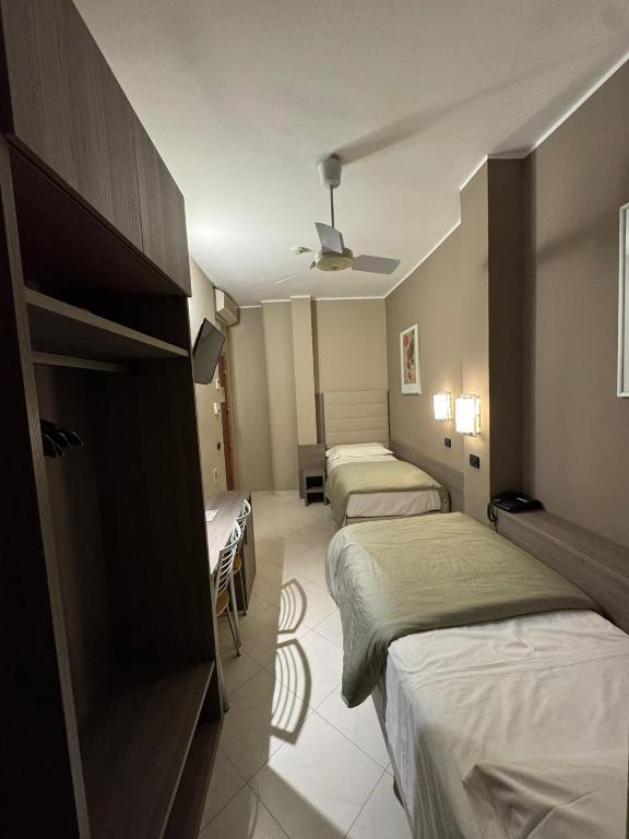 Postel nebo postele na pokoji v ubytování Hotel Parma