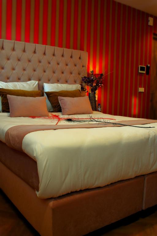 The LIF Boutique - Resim 23