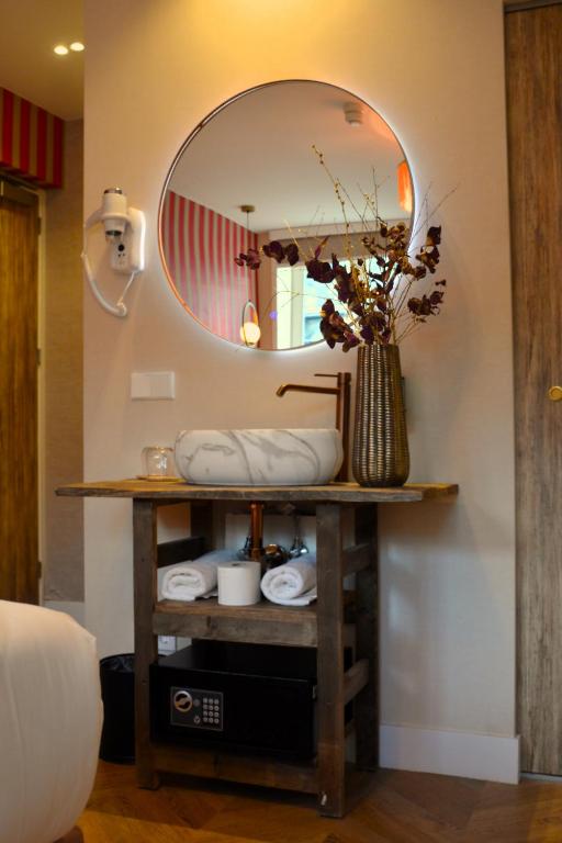 The LIF Boutique - Resim 22