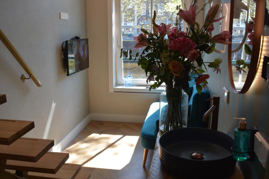 The LIF Boutique - Resim 4