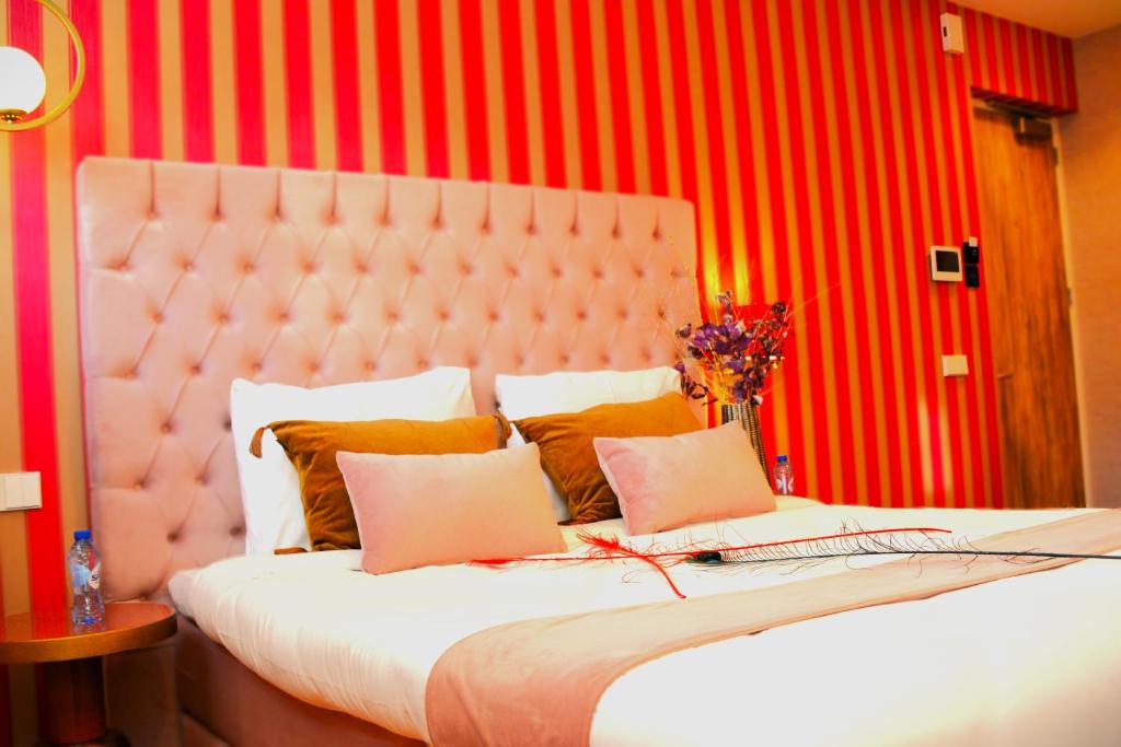 The LIF Boutique - Resim 2