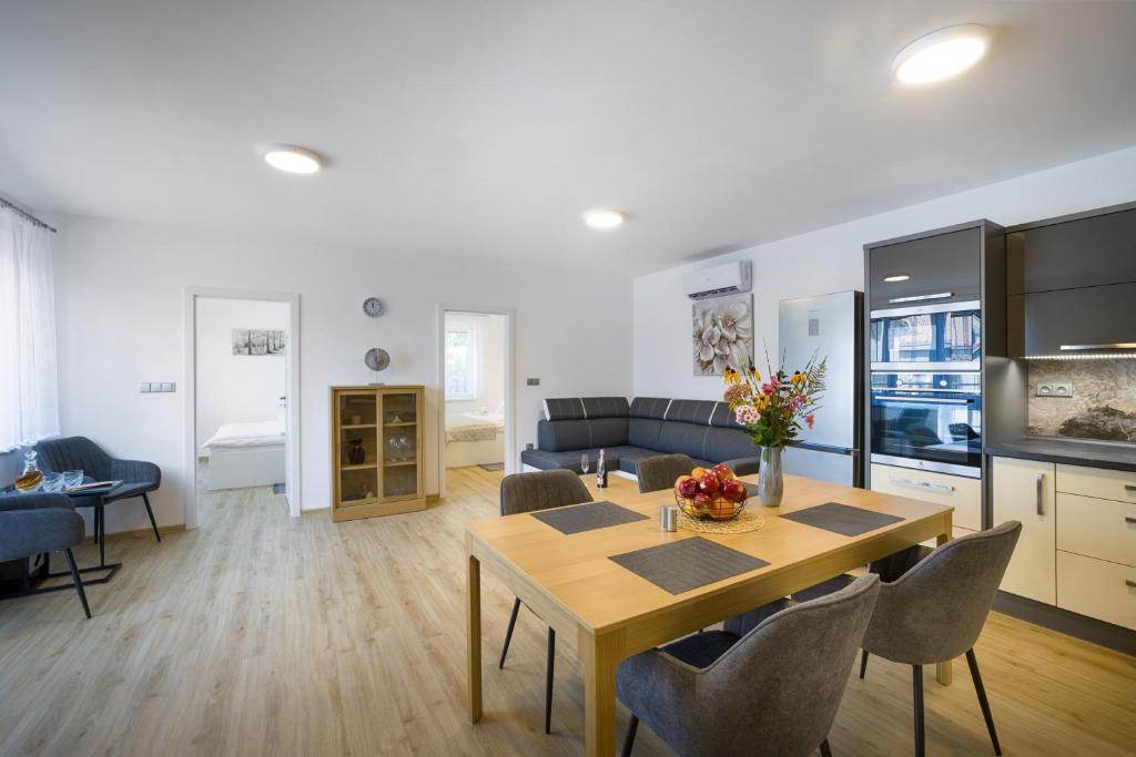 Kuchyň nebo kuchyňský kout v ubytování Apartmány U Betléma