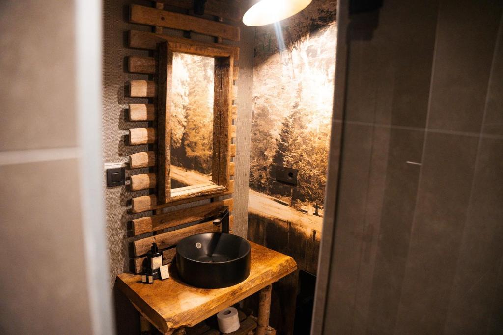 Koupelna v ubytování Oustalet Spa