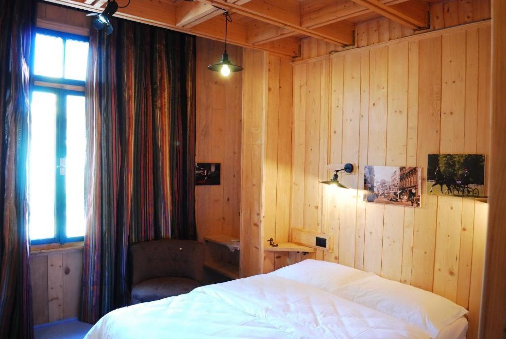 Postel nebo postele na pokoji v ubytování Hotel London