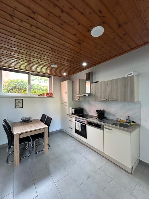 Kuchyň nebo kuchyňský kout v ubytování Ferienwohnung in Lochau