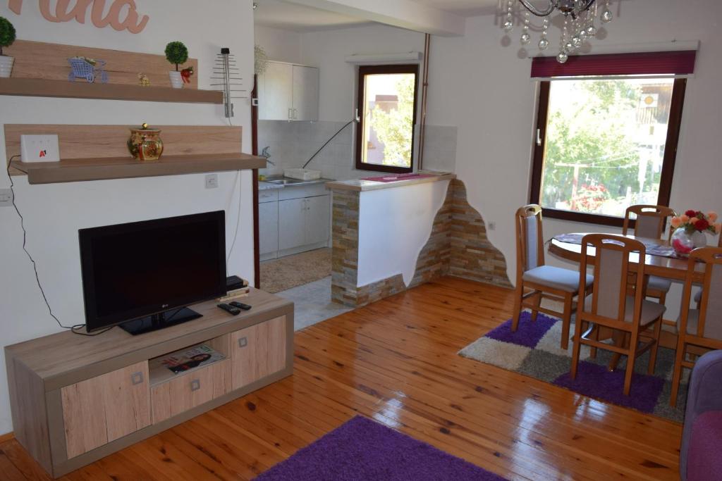 TV/trung tâm giải trí tại Apartmani NINA Zlatar