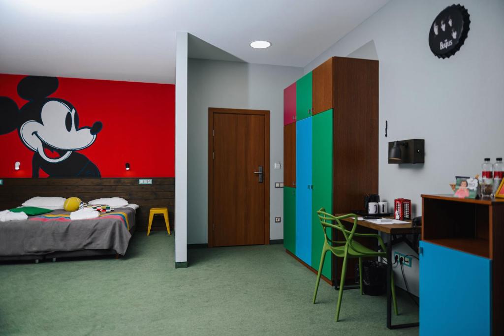 Postel nebo postele na pokoji v ubytování Emigrand Art Hotel