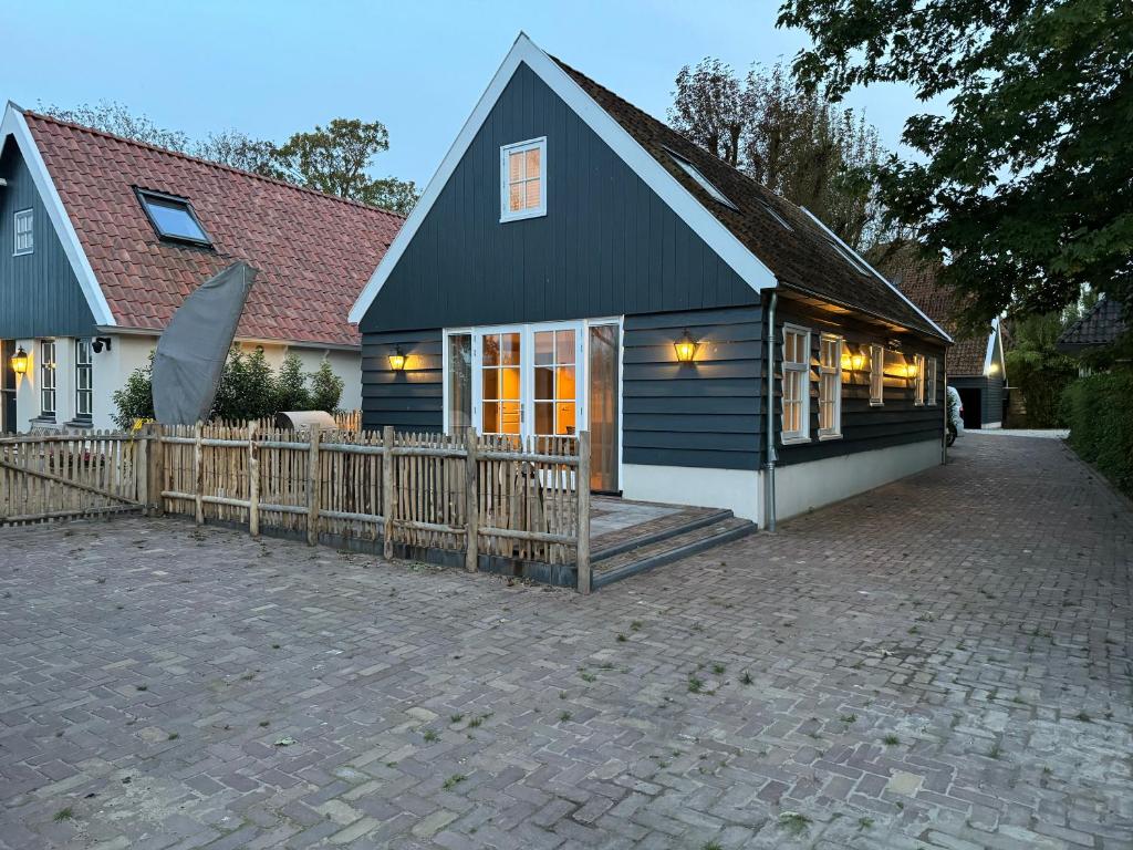 Budova, kde se prázdninový dům nachází