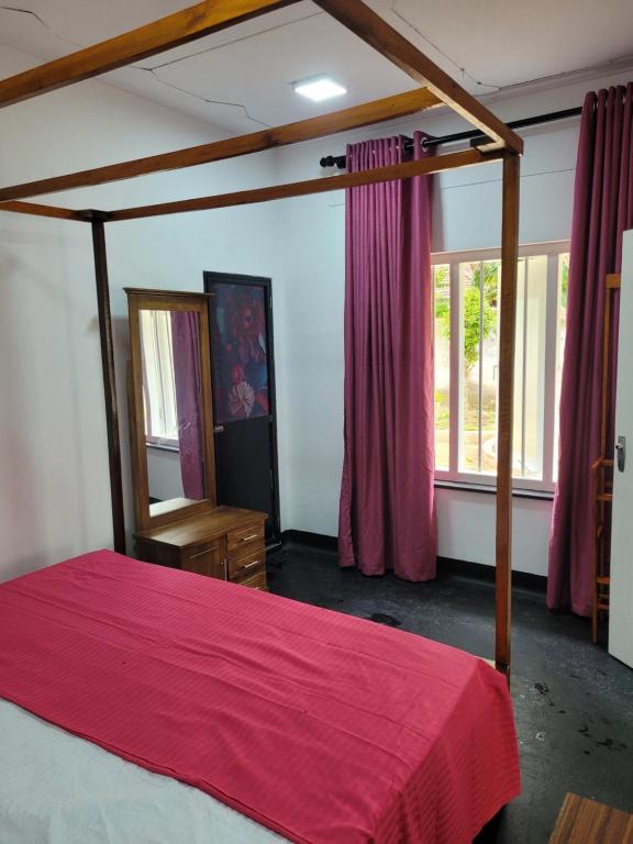 Postel nebo postele na pokoji v ubytování Pearl IN