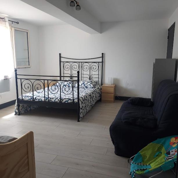 Postel nebo postele na pokoji v ubytování Au petit bois magique