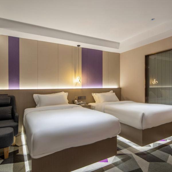 Postel nebo postele na pokoji v ubytování Shenzhen Jincheng Hotel