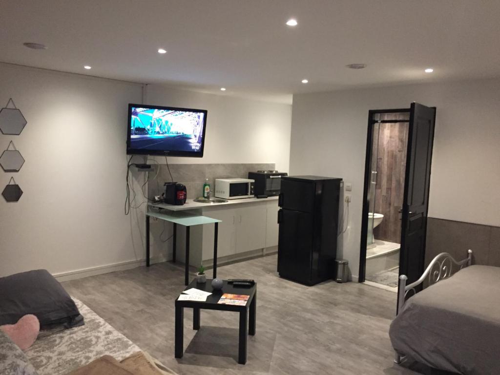 Kuchyňa alebo kuchynka v ubytovaní Studio ensoleillé sur Montpellier