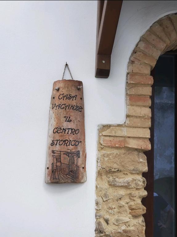 a sign hanging on the side of a building at Il Centro Storico in Grottole