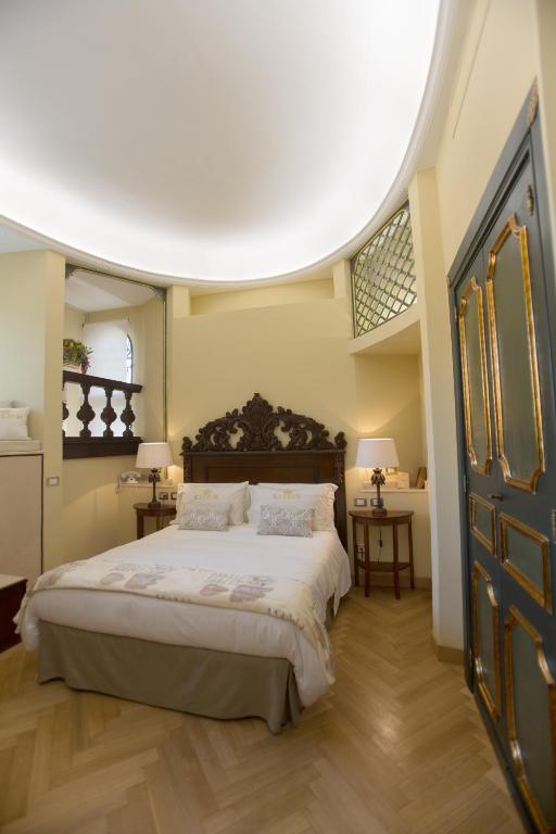 Posteľ alebo postele v izbe v ubytovaní Royal Suite Trinità Dei Monti