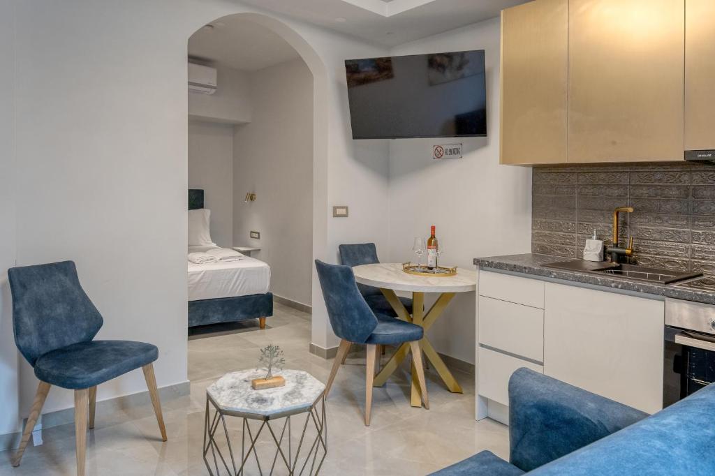 Royal Gold City Suites by Omilos Hotels - Resim 42