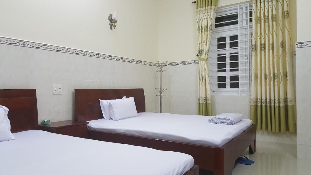 Giường trong phòng chung tại Tai Nguyen Motel