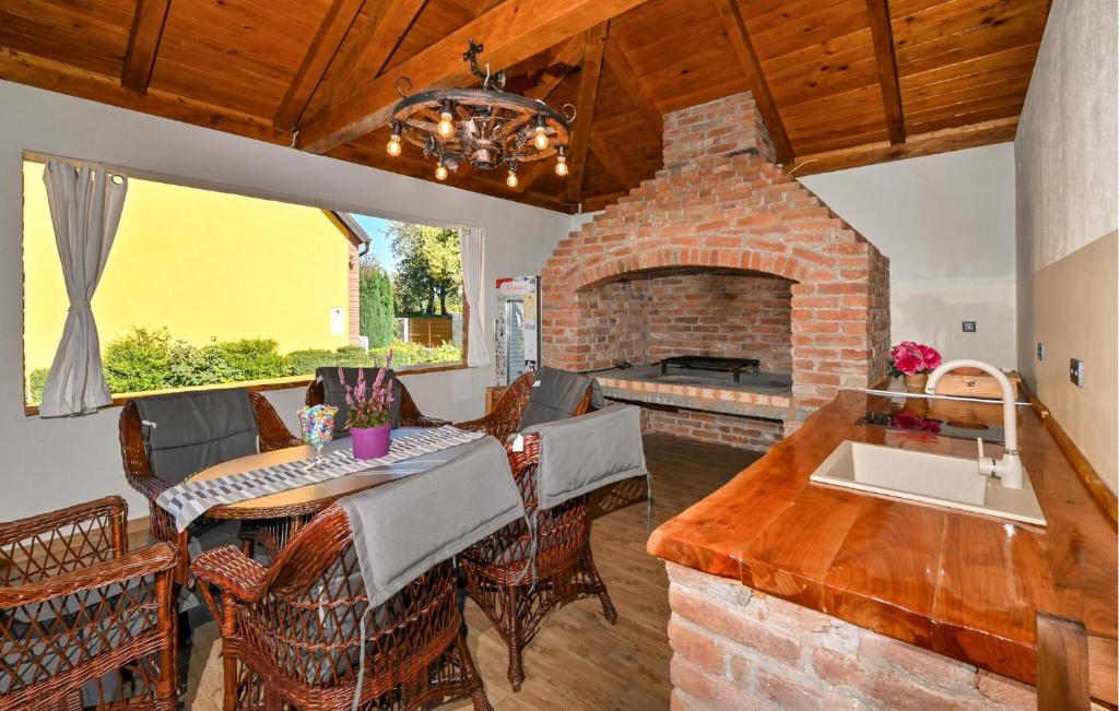 Fotografia z galérie ubytovania 2 Bedroom Cozy Home In Gornja Ploscica v destinácii Ivanska