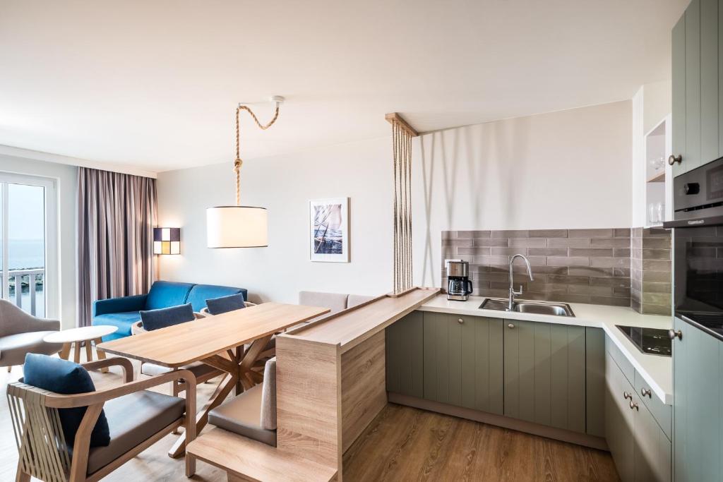 Kuchyň nebo kuchyňský kout v ubytování BEECH Resort Boltenhagen