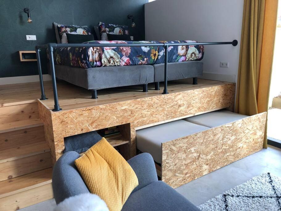 Posezení v ubytování Luxurious appartement with sauna and kitchen in center of Dordrecht