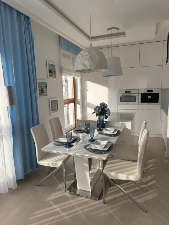 Kuchyňa alebo kuchynka v ubytovaní Blue Seaside Apartment