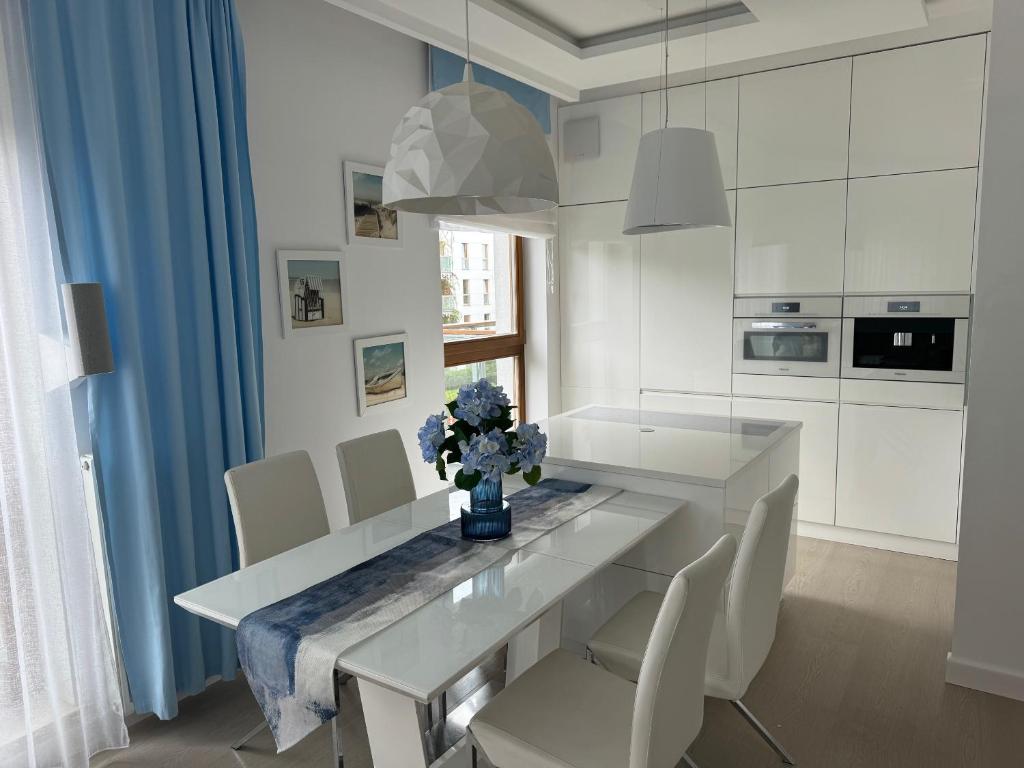 Kuchyňa alebo kuchynka v ubytovaní Blue Seaside Apartment
