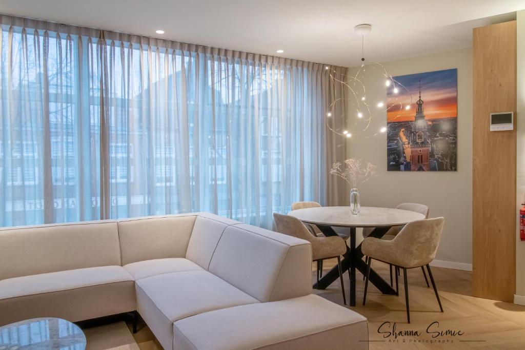 ApartHotel Boutique by Urban Home Stay - Two-Bedroom Apartment With Terrace