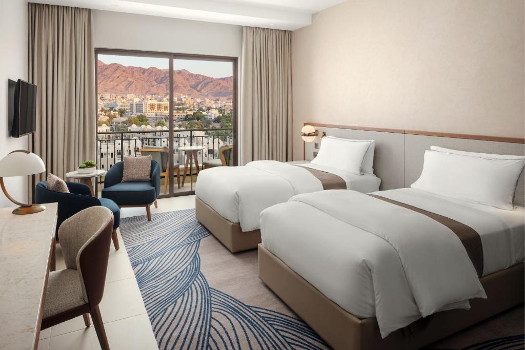 Postel nebo postele na pokoji v ubytování The Westin Saraya Aqaba Resort & Spa