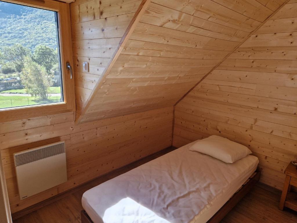 Postel nebo postele na pokoji v ubytování Le refuge d'Oléna