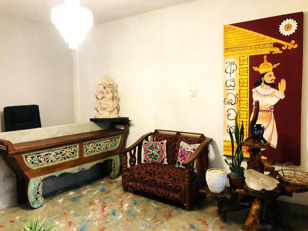 TV a/nebo společenská místnost v ubytování Barefoot Inn Kandy