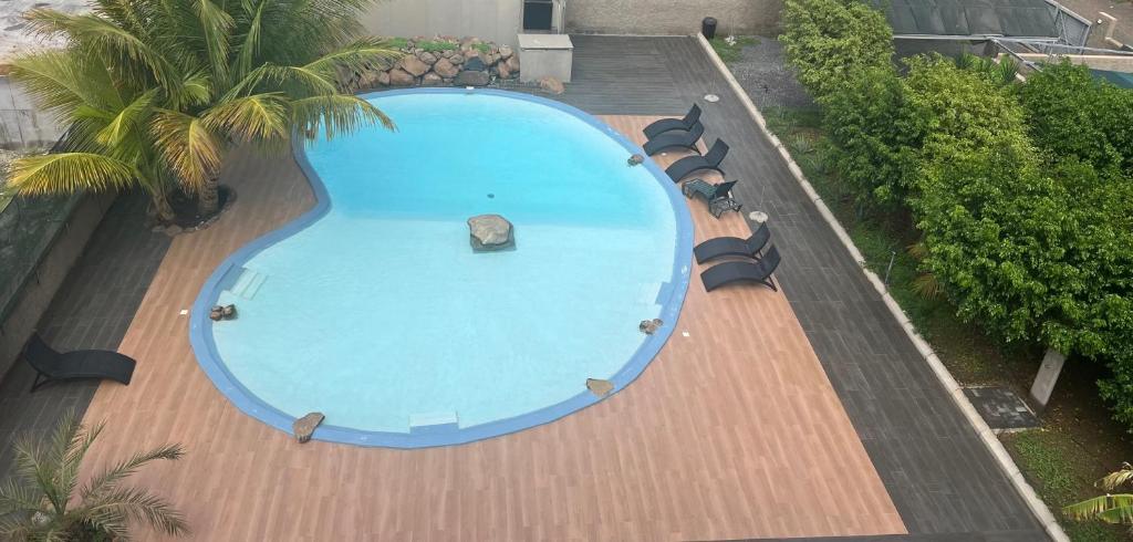 Bazén v ubytování Praia Capital Residence Aparthotel nebo v jeho okolí