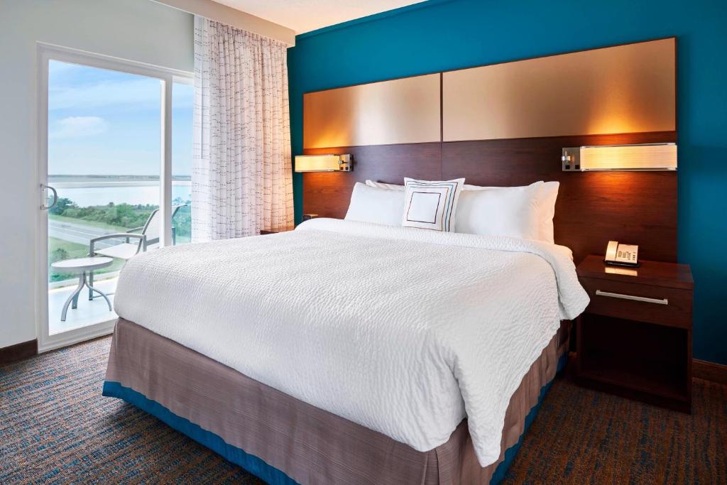 Postel nebo postele na pokoji v ubytování Residence Inn by Marriott Ocean City