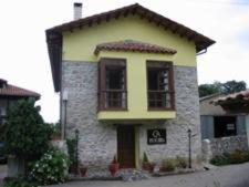 a yellow and gray house with at Casa de Aldea Ruiloba in Camango