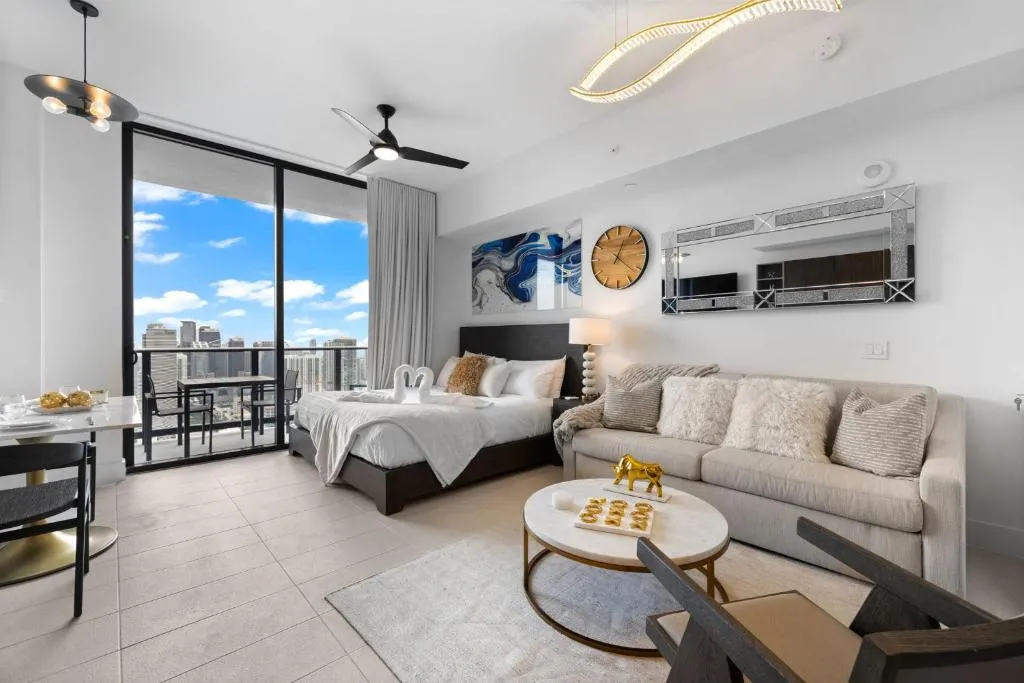 PH 49 Floor Luxury Studio w Free Parking