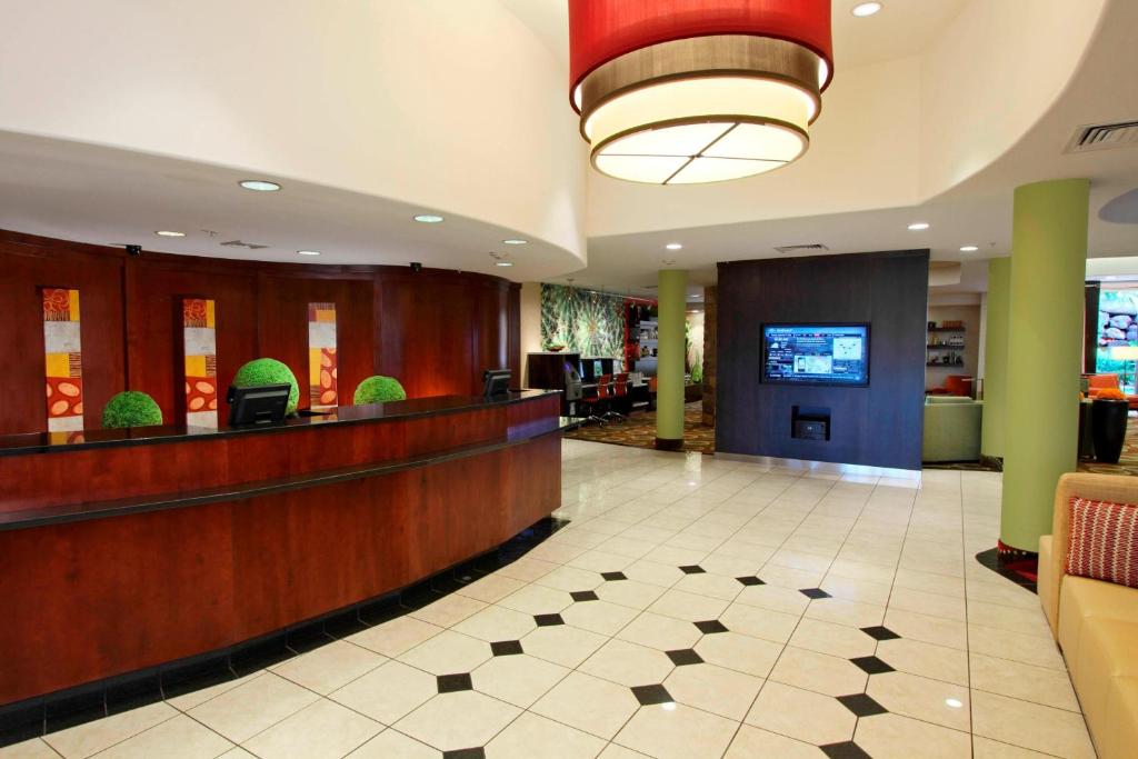 TV a/nebo společenská místnost v ubytování Courtyard by Marriott St. George