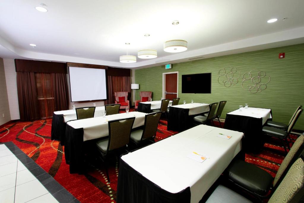 Posezení v ubytování Courtyard by Marriott St. George
